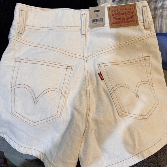 Levi's Pants - High wasted mom shorts